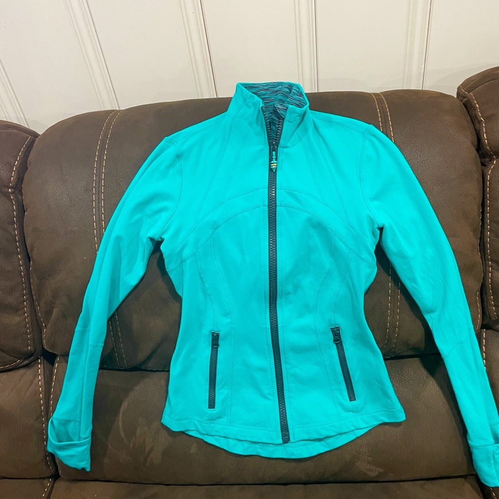 Lululemon zip up jacket size 4.